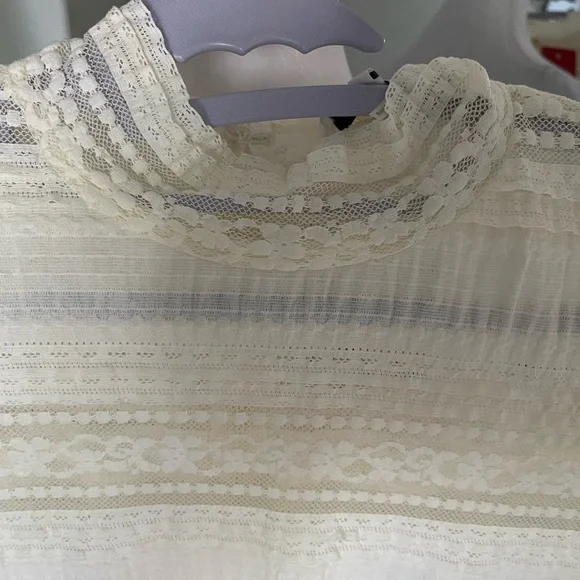 NWT EVEREVE Women's Endless Rose Mock Neck Textured Lace Top. Size medium - Picture 6 of 11